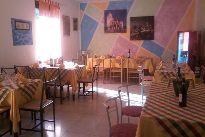 Dining 2 of 9