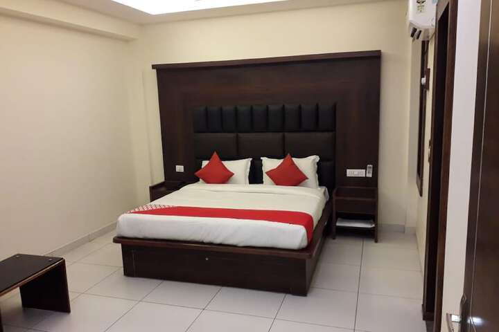 Room 10 of 30
