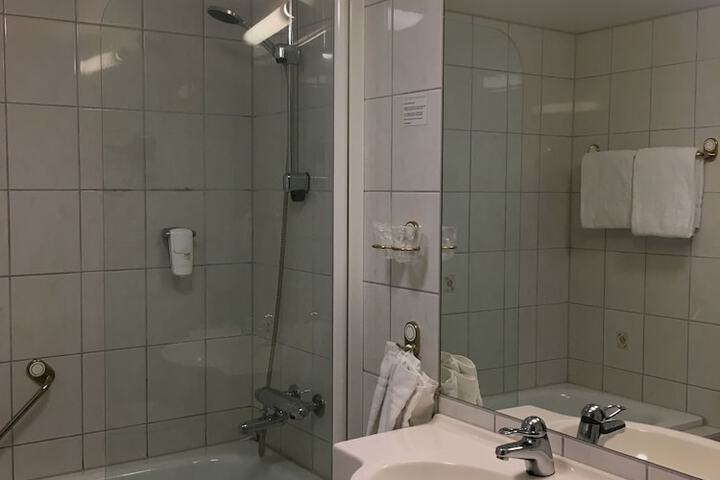 Room 36 of 46