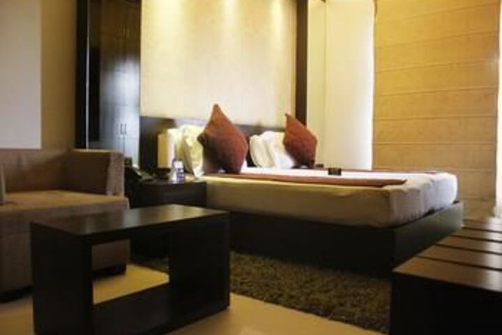 Room 5 of 18
