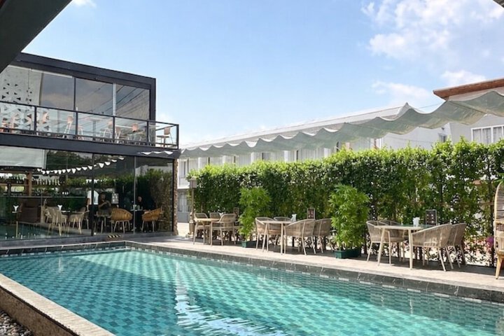 Pool 11 of 21