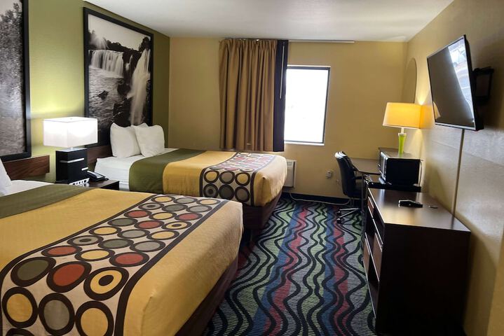1 Queen Bed (4 of 22)