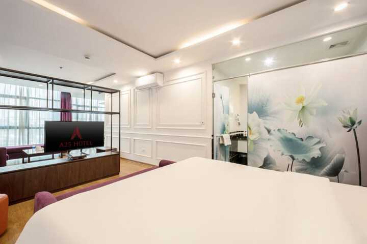 Room 12 of 25