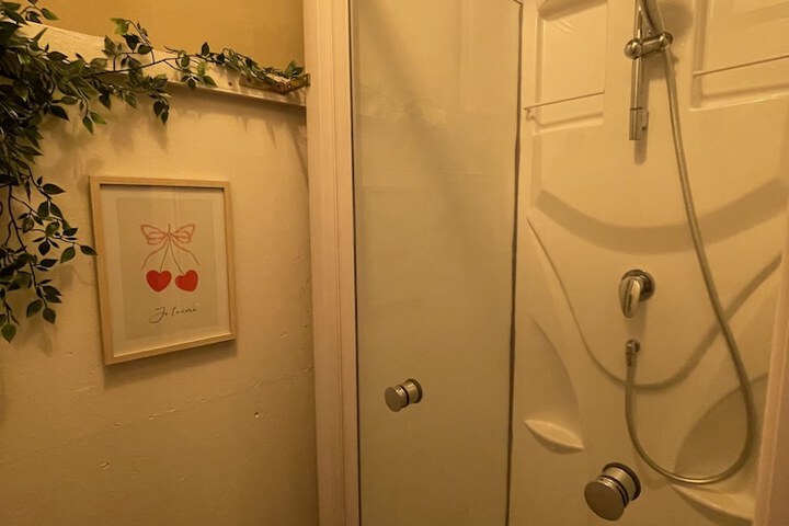Room 17 of 60