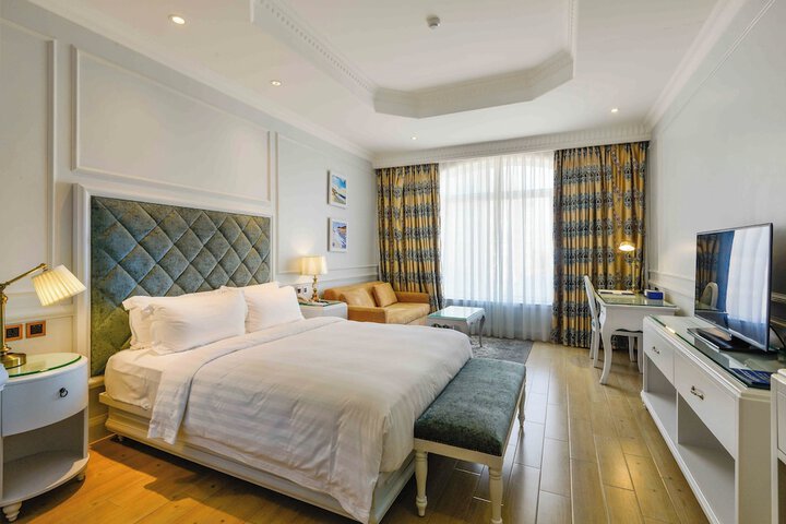 Room 42 of 195