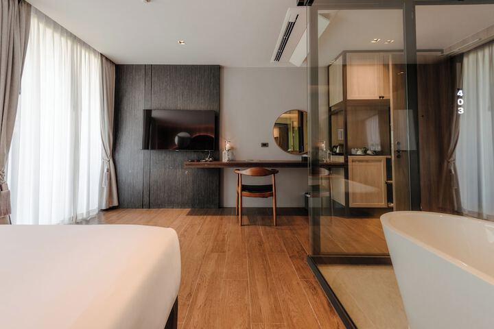 Room 27 of 216