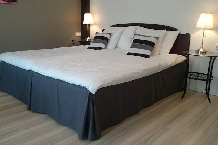 Room 3 of 44