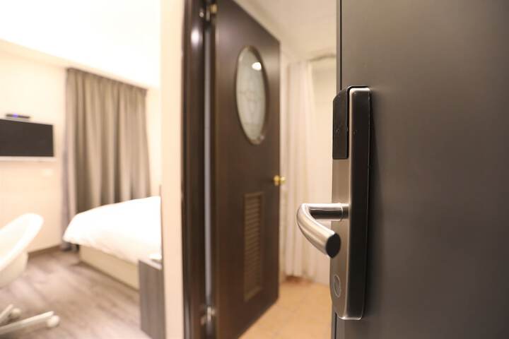 Room 12 of 79
