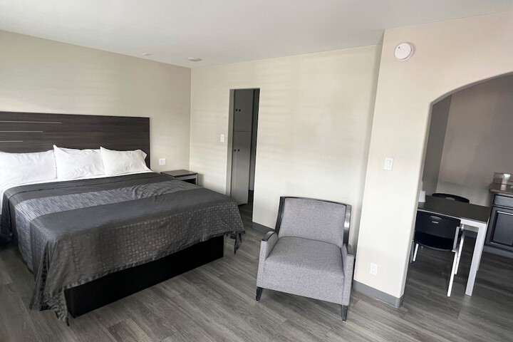 Room 13 of 42