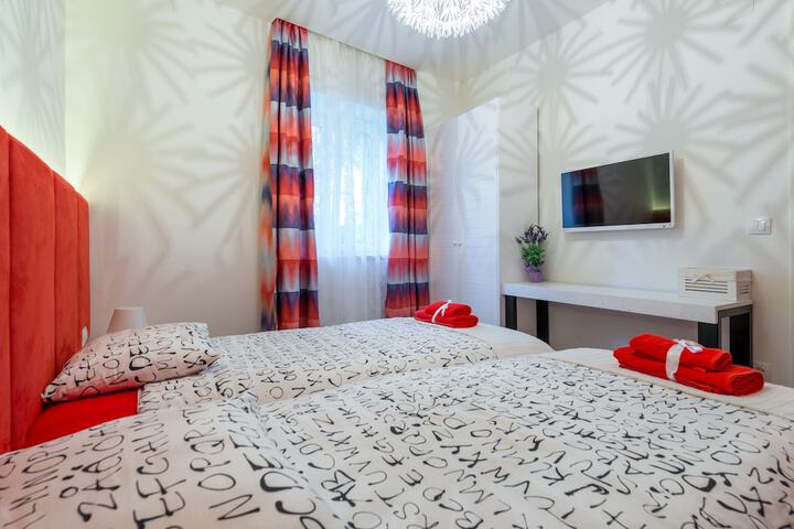 Room 29 of 82