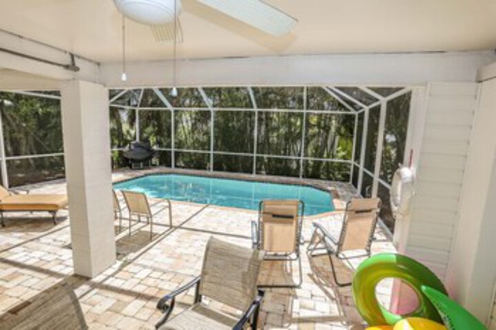 Pool 11 of 25