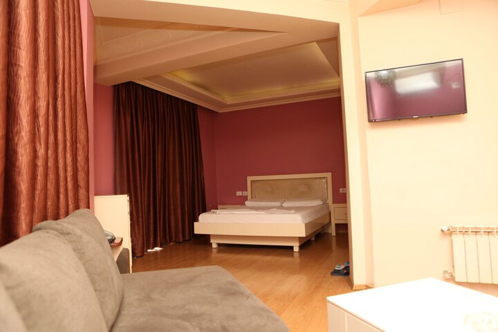 Room 6 of 26