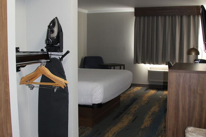 Room 20 of 97