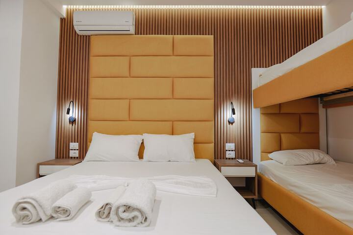 Room 4 of 68