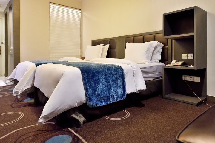 Room 10 of 114