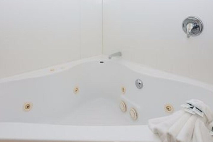 Hot Tub 82 of 107