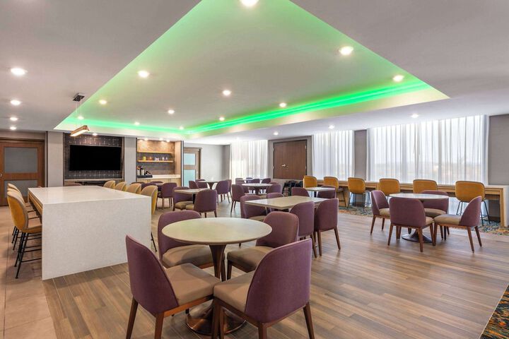 Breakfast/Coffee Service 32 of 42