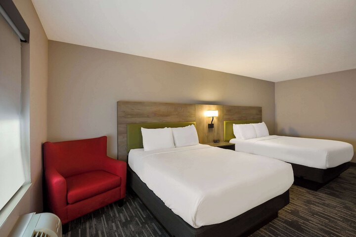 2 Queen Beds (18 of 22)