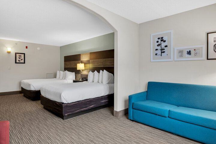 2 Queen Beds (2 of 17)