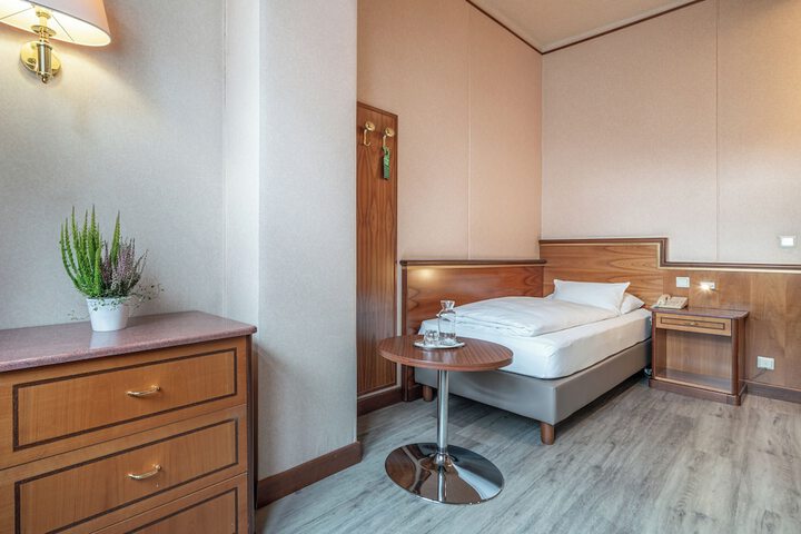Room 38 of 104