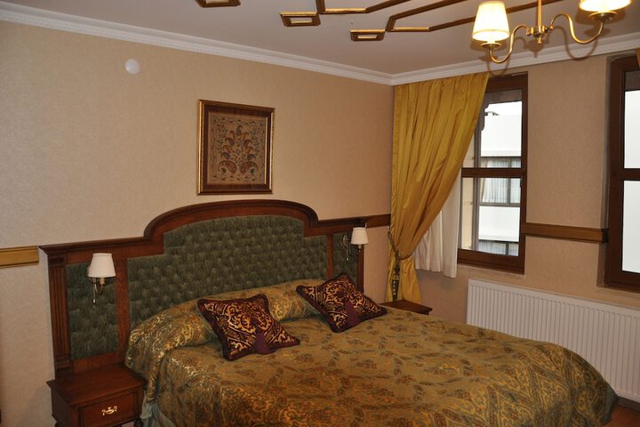 Room 13 of 77