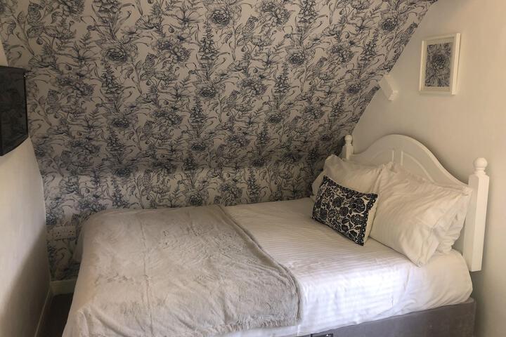 Room 3 of 3