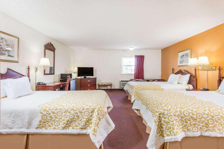 2 Double Beds (8 of 9)