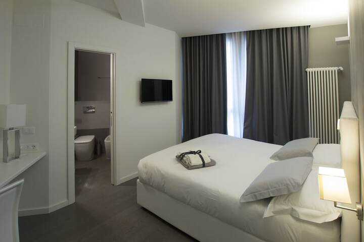 Room 4 of 30