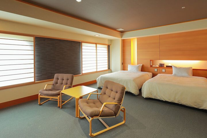 Room 6 of 27