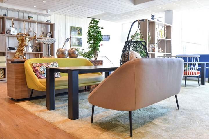 Guest Lobby
