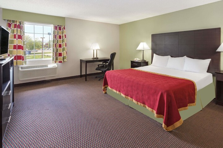 1 King Bed (7 of 13)