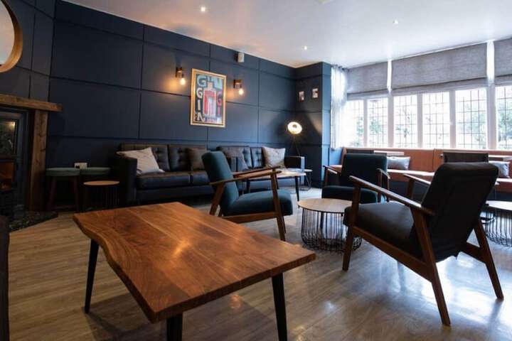 Lounge 40 of 47