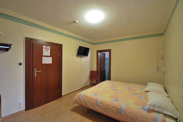 Room 8 of 47