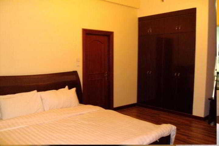 Room 7 of 9