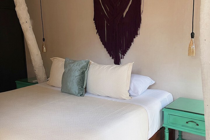 Room 12 of 172