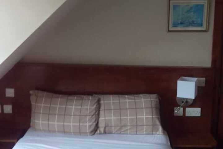 Room 13 of 34