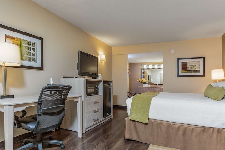 1 King Bed (6 of 6)
