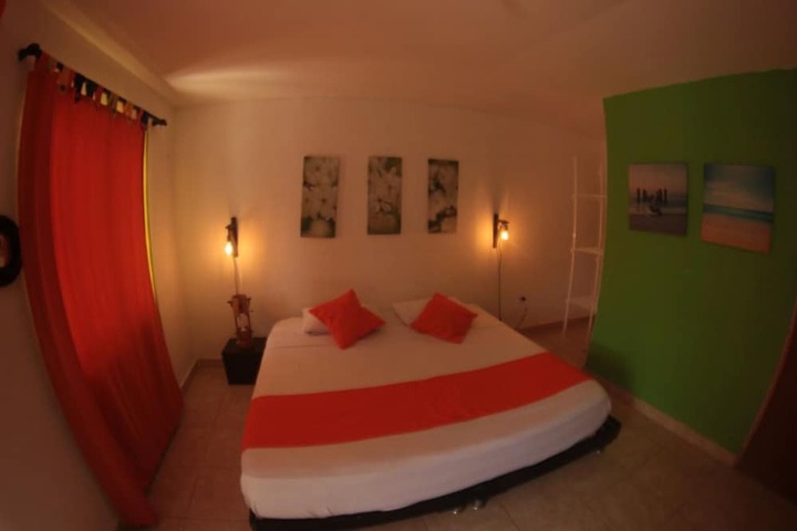 Room 4 of 33