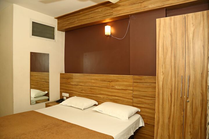 Room 12 of 32