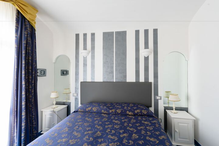Room 3 of 37