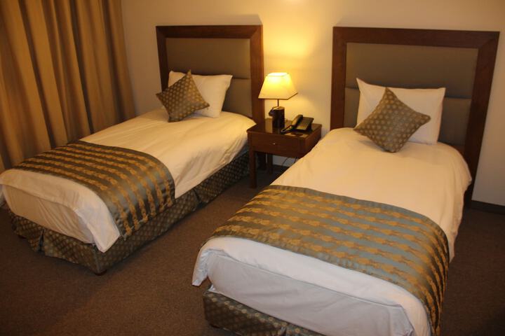 Room 9 of 33