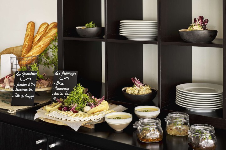Breakfast/Coffee Service 60 of 116