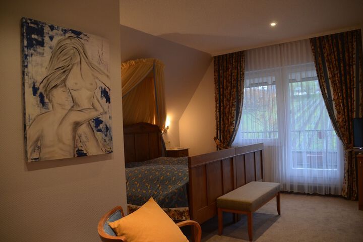 Room 12 of 87