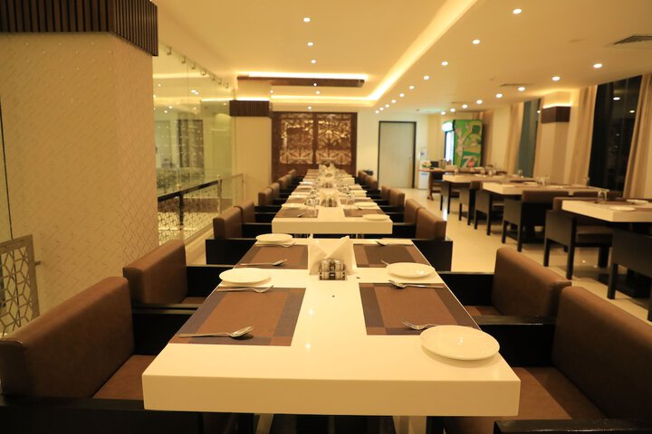 Dining 18 of 30