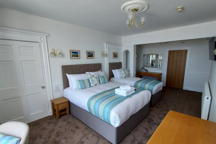 Room 4 of 28