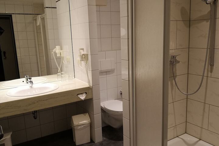 Room 7 of 19