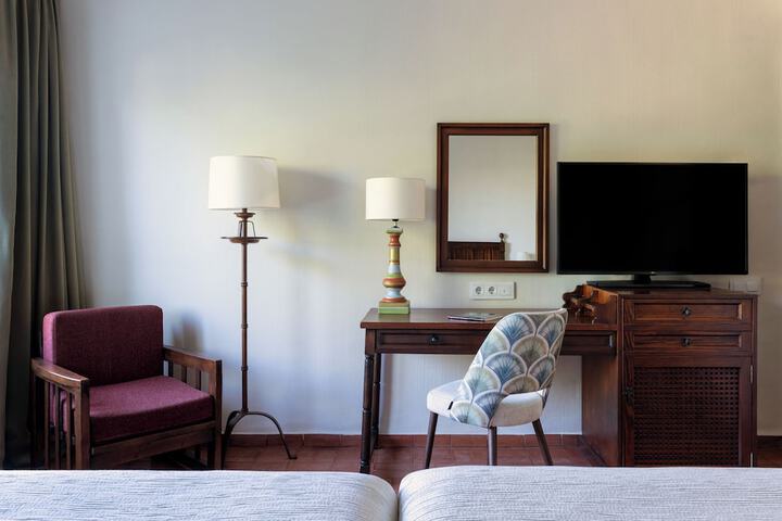 Room 9 of 51