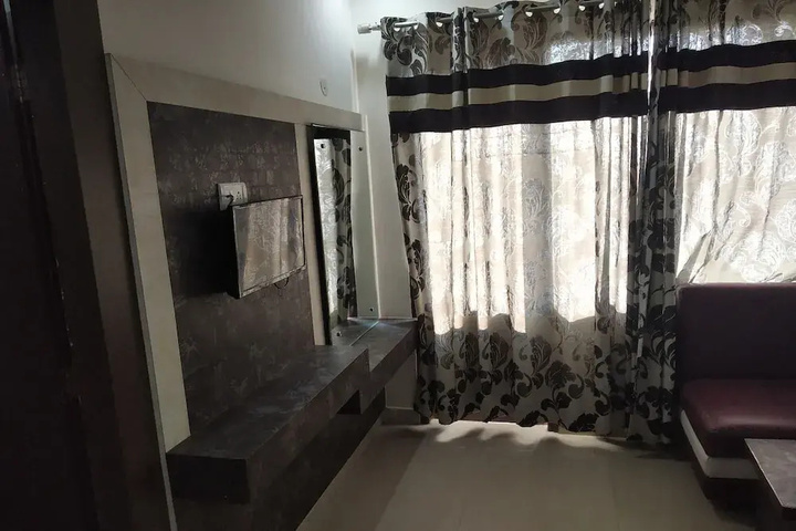Room 3 of 13