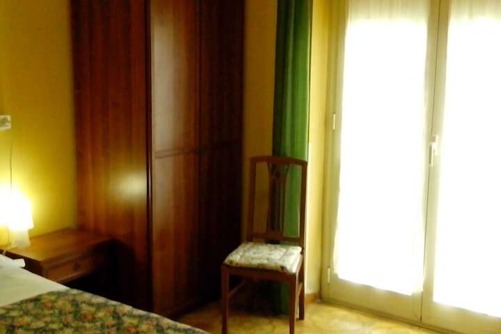 Room 3 of 38