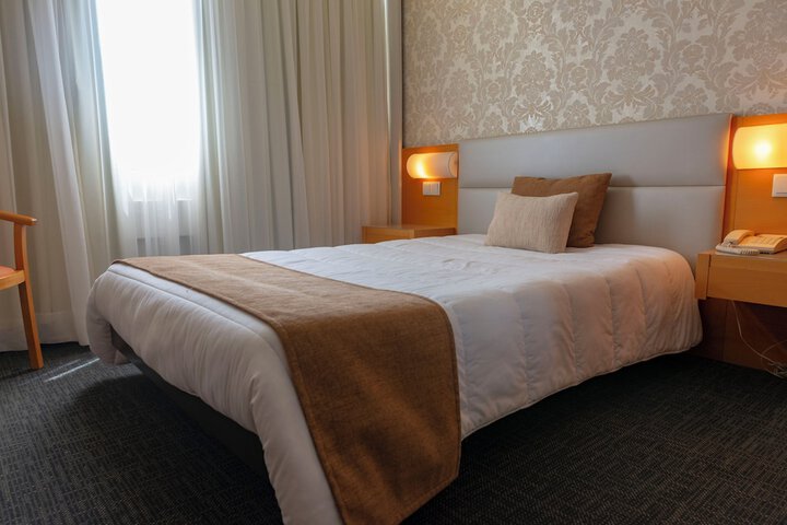 Room 12 of 42